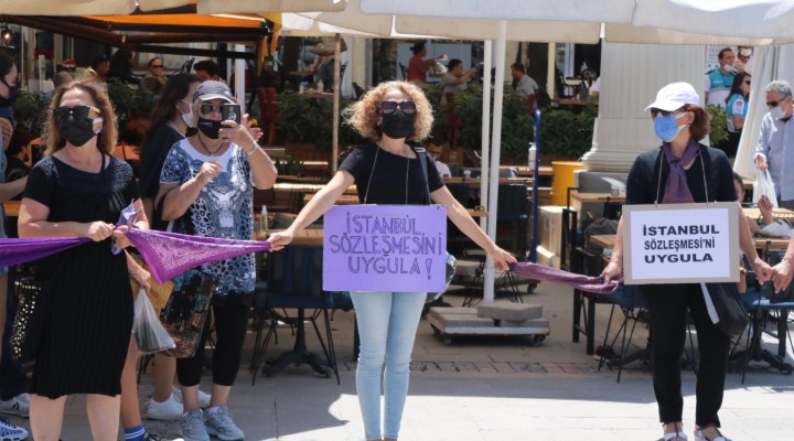 Foçalı kadınlardan 'İstanbul Sözleşmesi' eylemi!