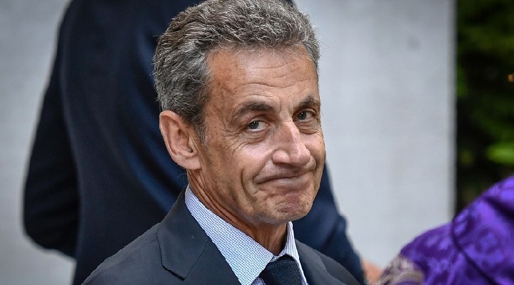 Fransa'da Sarkozy'e hapis cezası