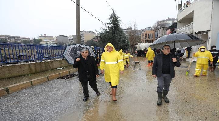 Gaziemir Belediyesi afetin izlerini siliyor