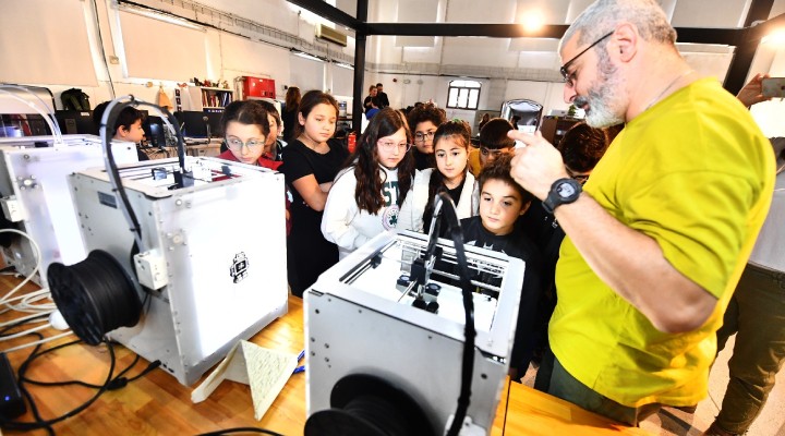 Geleceğin girişimcileri, fikirlerinin temellerini FabrikaLab İzmir'de attı