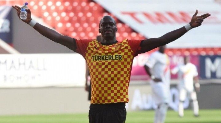 Göztepe Ndiaye'yi bırakmadı!