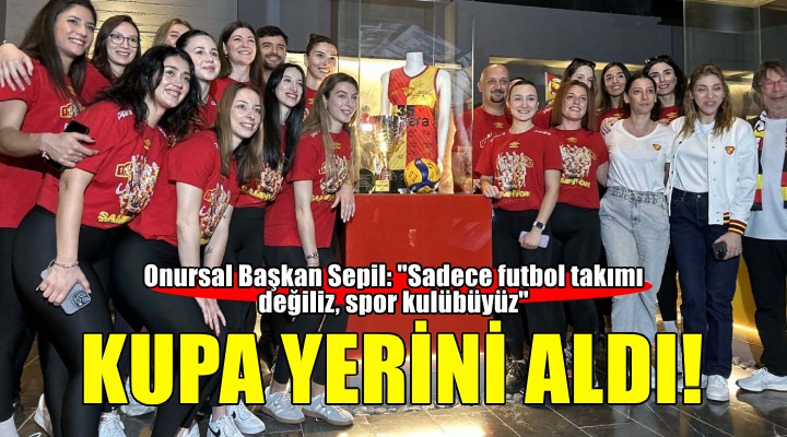 Göztepe'nin kupası müzedeki yerini aldı