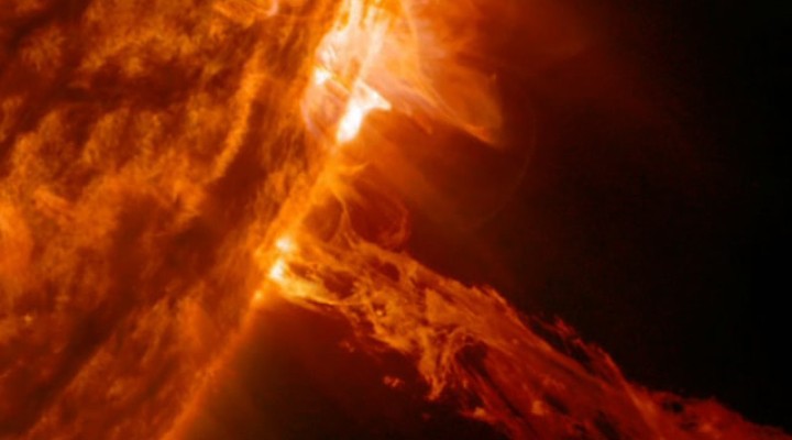 Güneşte büyük patlama... Dünyayı kötü etkileyecek!