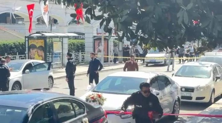 Güpegündüz silahlı saldırı... Motosikletle kaçtılar!