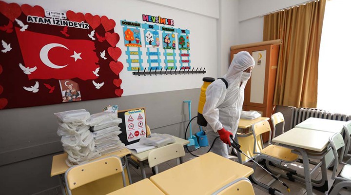 Güzelbahçe'de okullar dezenfekte edildi