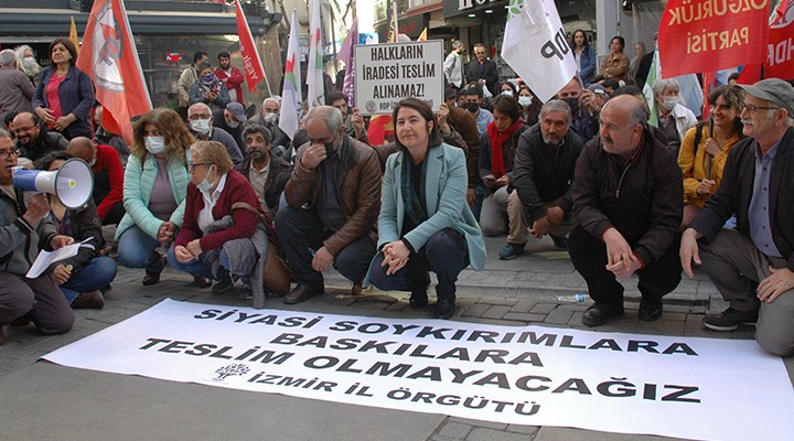 HDP'li 91 kişi hakkında verilen gözaltı kararı İzmir'de protesto edildi
