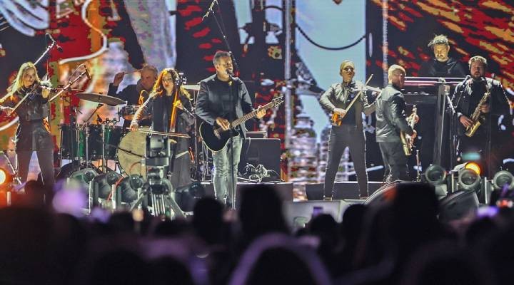 Haluk Levent, İzmir Kültür Yolu Festivali'nde konser verdi