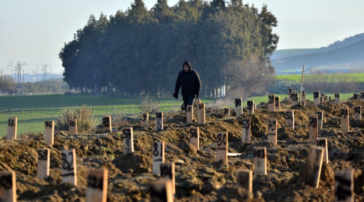 Hatay'da deprem mezarlığı… Numarayla gömüyorlar!