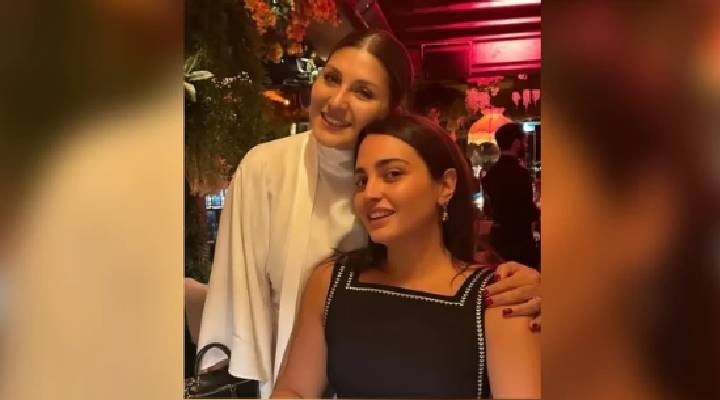 Herkes Sibel Can'ın gizli saklı büyüttüğü kızını konuşuyor: Annesinin ikizi