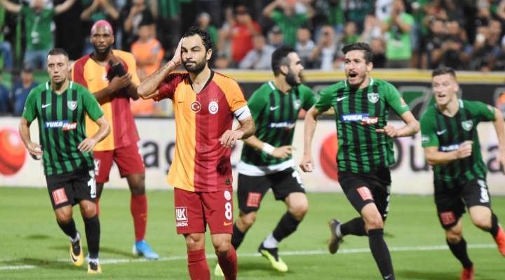 Horoz, son şampiyon Galatasaray'ı yıktı