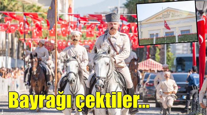Hükümet Konağı'na Türk bayrağı çekildi