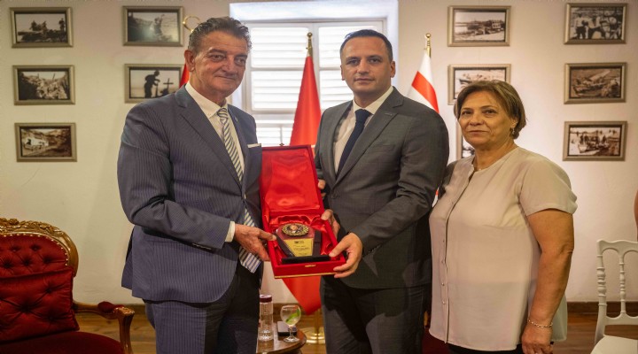 Hüsnü Bozkurt'tan Başkan Eşki'ye ziyaret:Gençlerle umut büyüyor
