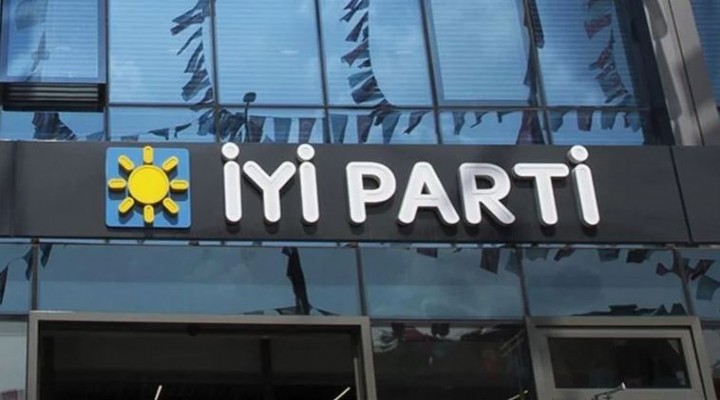 İYİ Parti'de istifa depremi: 62 üye CHP'ye katıldı