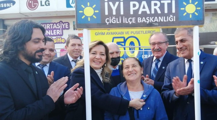 İYİ Partili vekil  Aylin Cesur'dan Çiğli ziyareti!