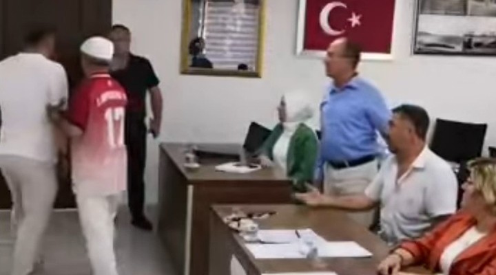 İş insanı belediye meclisini bastı!