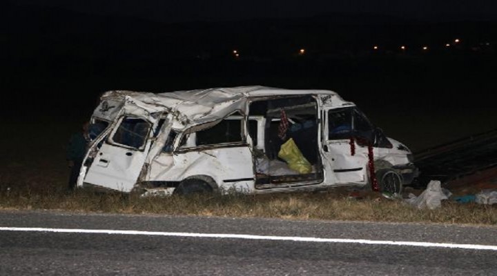 İşçileri taşıyan minibüs takla attı: 14 yaralı