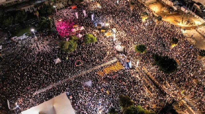 İsrail'de binlerce kişi sokağa indi!