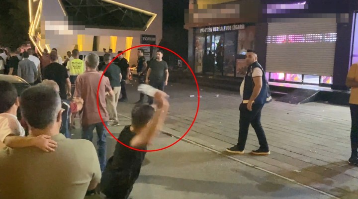 İsrail protestosunda restoran ve kozmetik mağazasını taşladılar!