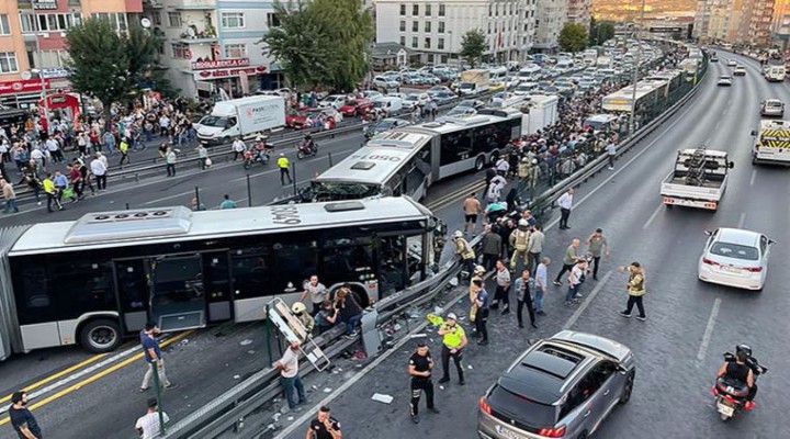 İstanbul Avcılar'da metrobüs kazası! Yaralılar var...