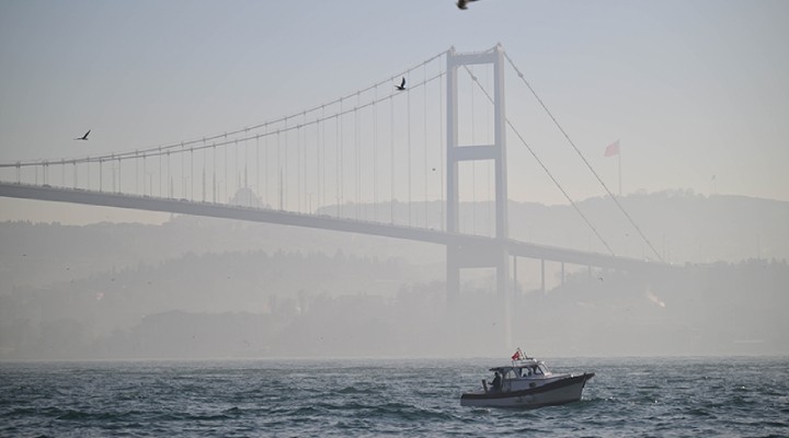 İstanbul Boğazı çift yönlü gemi trafiğine kapatıldı