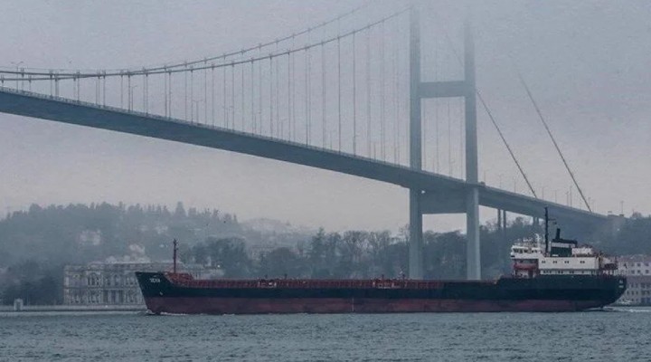 İstanbul Boğazı'nda gemi trafiği durdu!