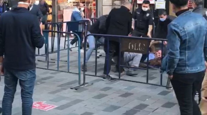 İstiklal Caddesi'nde tekme tokat 'sosyal mesafe' kavgası