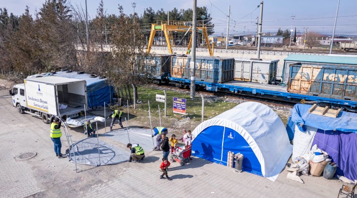 İzmir Büyükşehir ekipleri Kahramanmaraş'ta 142 sobalı çadır kurdu