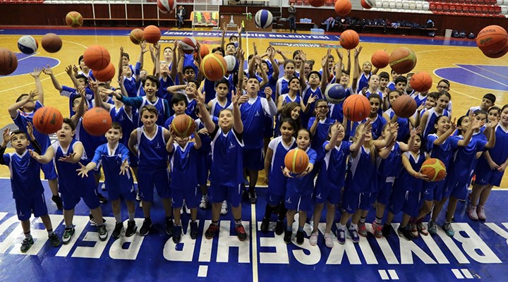 İzmir Büyükşehir spor okullarında yeni dönem başladı