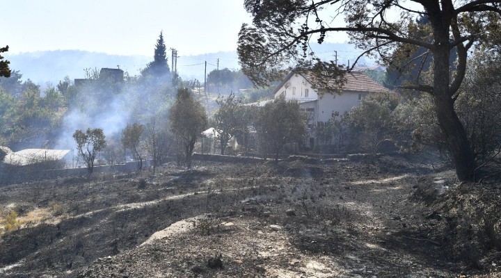 İzmir İtfaiyesi Bornova'daki yangına müdahale ediyor!