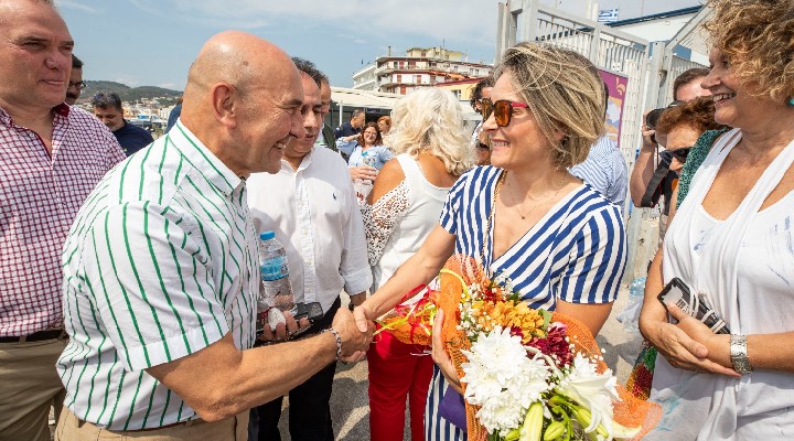 İzmir-Midilli seferleri sezonu dostluk mesajlarıyla kapattı