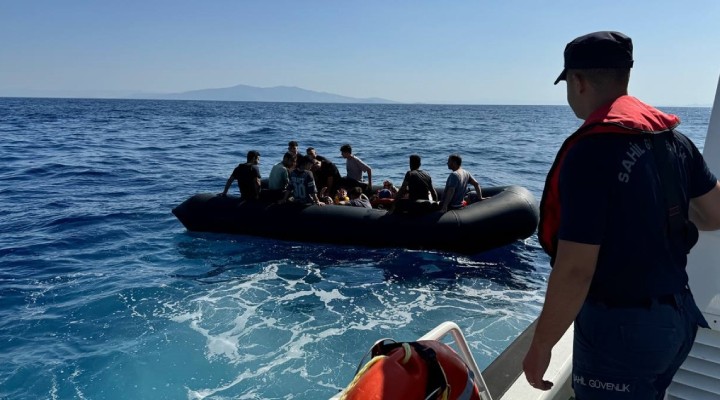 İzmir açıklarında 100 düzensiz kaçak kurtarıldı!