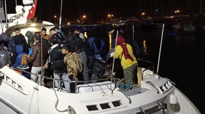 İzmir açıklarında 90 kaçak göçmen yakalandı!
