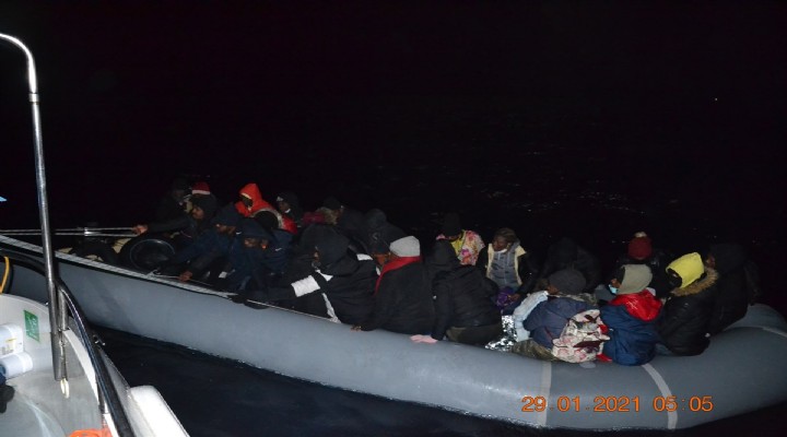 İzmir'da 48 kaçak göçmen kurtarıldı