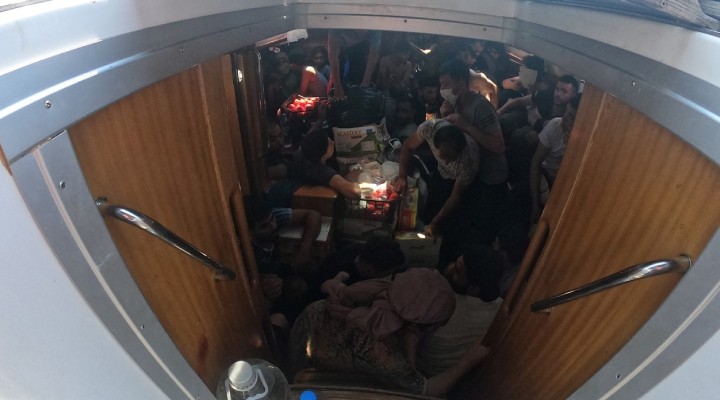İzmir'de 122 göçmen yakalandı!