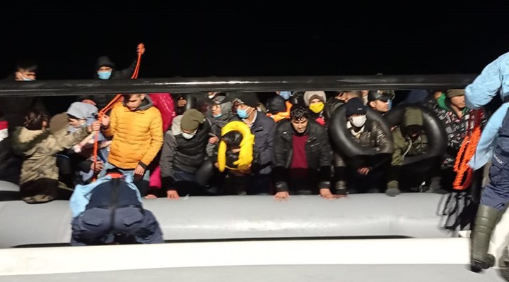 İzmir'de 147 kaçak göçmen kurtarıldı