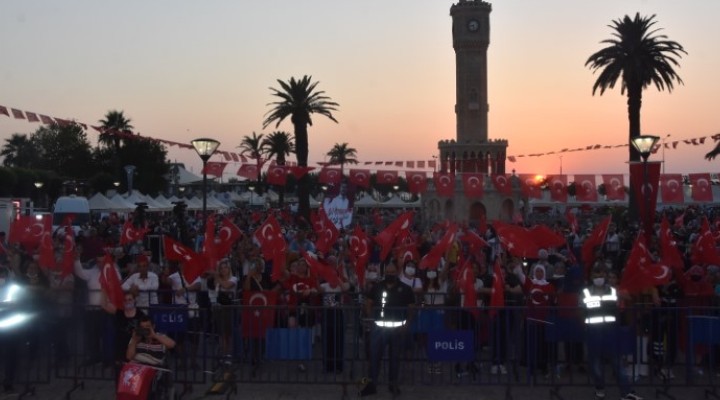 İzmir'de 15 Temmuz şehitleri anıldı