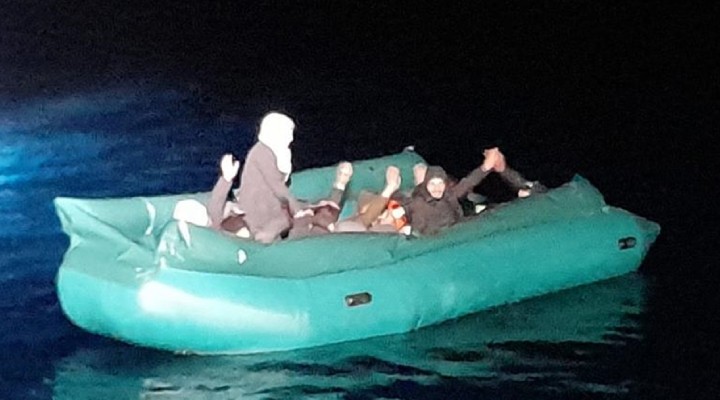 İzmir'de 16 kaçak göçmen yakalandı