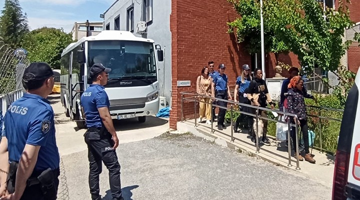 İzmir'de 18 kaçak göçmen yakalandı