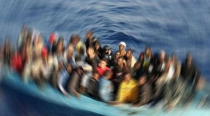 İzmir'de botları sürüklenen 6 düzensiz göçmen kurtarıldı