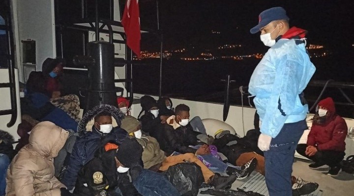 İzmir'de 49 kaçak göçmen kurtarıldı