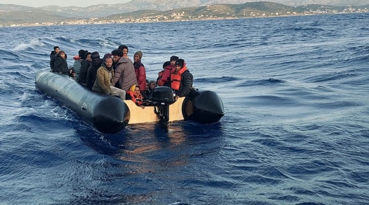 İzmir'de 73 kaçak göçmen kurtarıldı