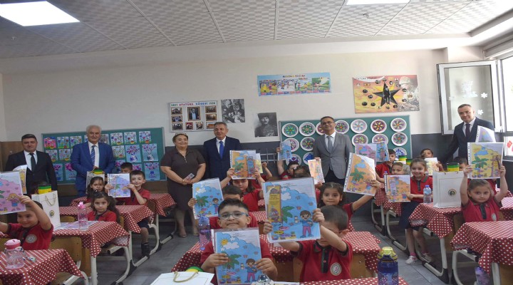 İzmir'de 732 bin 341 öğrenci karnesini aldı