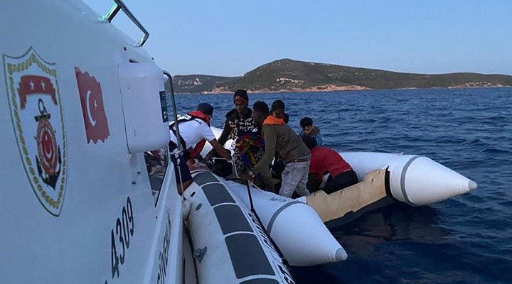 İzmir'de 81 kaçak göçmen kurtarıldı
