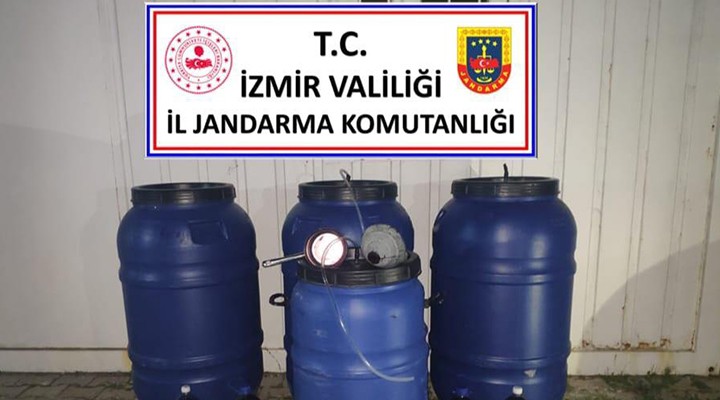 İzmir'de 900 litre kaçak içki ele geçirildi