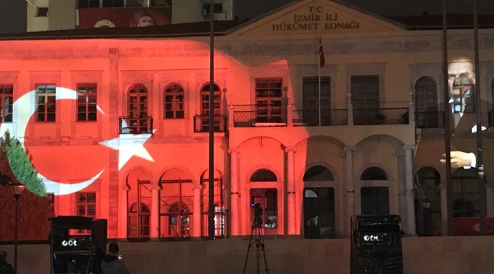 İzmir'de Atatürk'ün sesinden 10. Yıl Söylevi