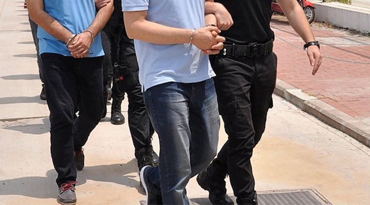 İzmir'de FETÖ operasyonu: 17 gözaltı