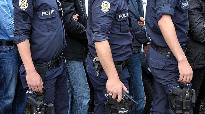 İzmir'de FETÖ operasyonu: 21 gözaltı