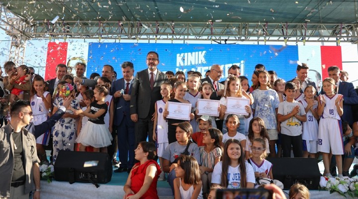 İzmir'de Gençlik Merkezi açıldı