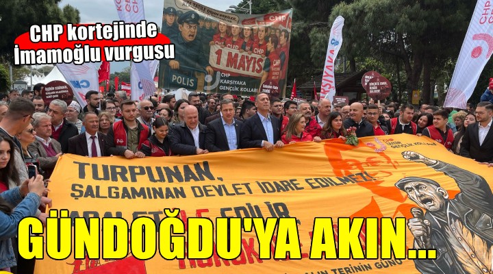 İzmir'de Gündoğdu Meydanı'na akın var...