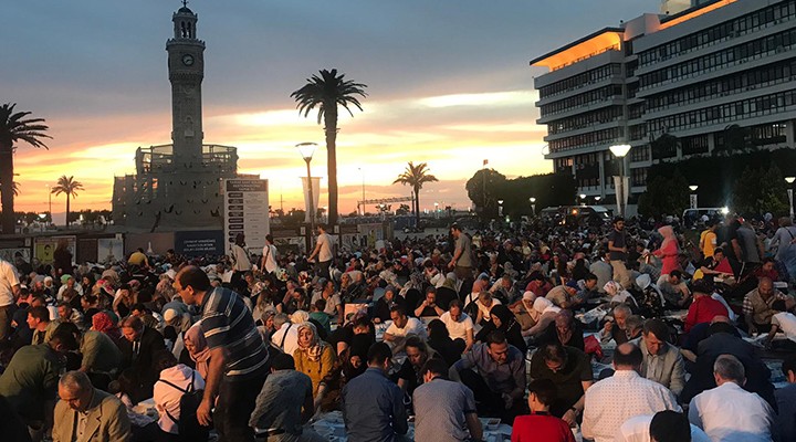 İzmir'de Kadir Gecesi manzarası